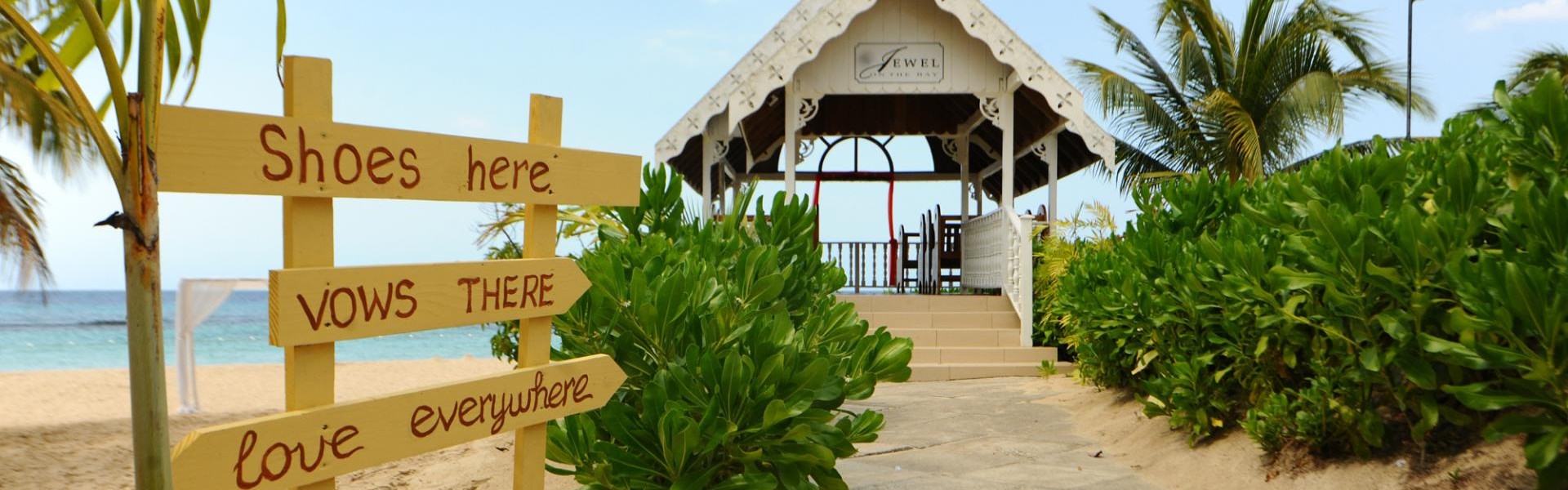 Jewel Runaway Bay Beach & Golf Resort Wedding Venue
